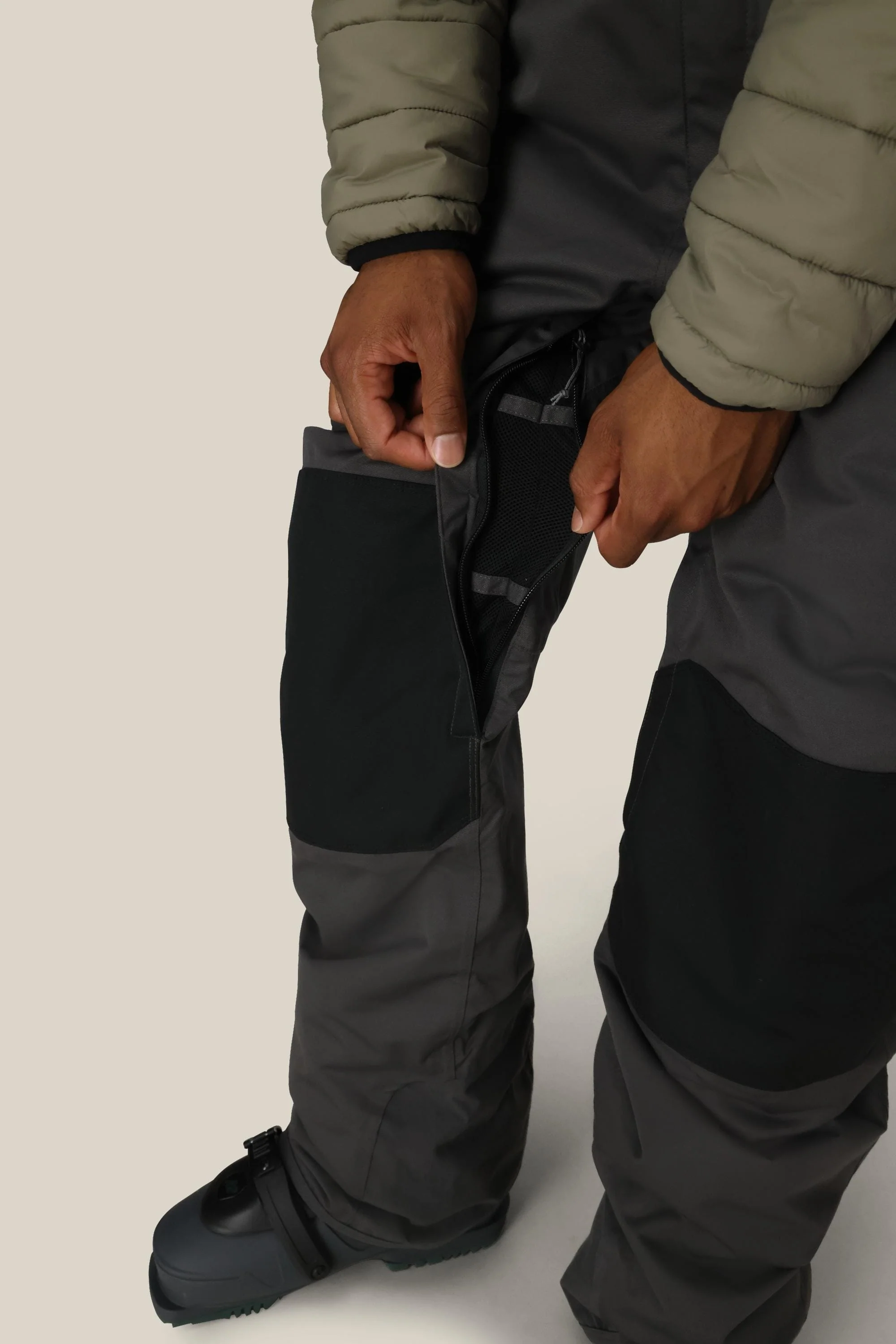 686 Men's Hot Lap™ Insulated Bib - Image 15