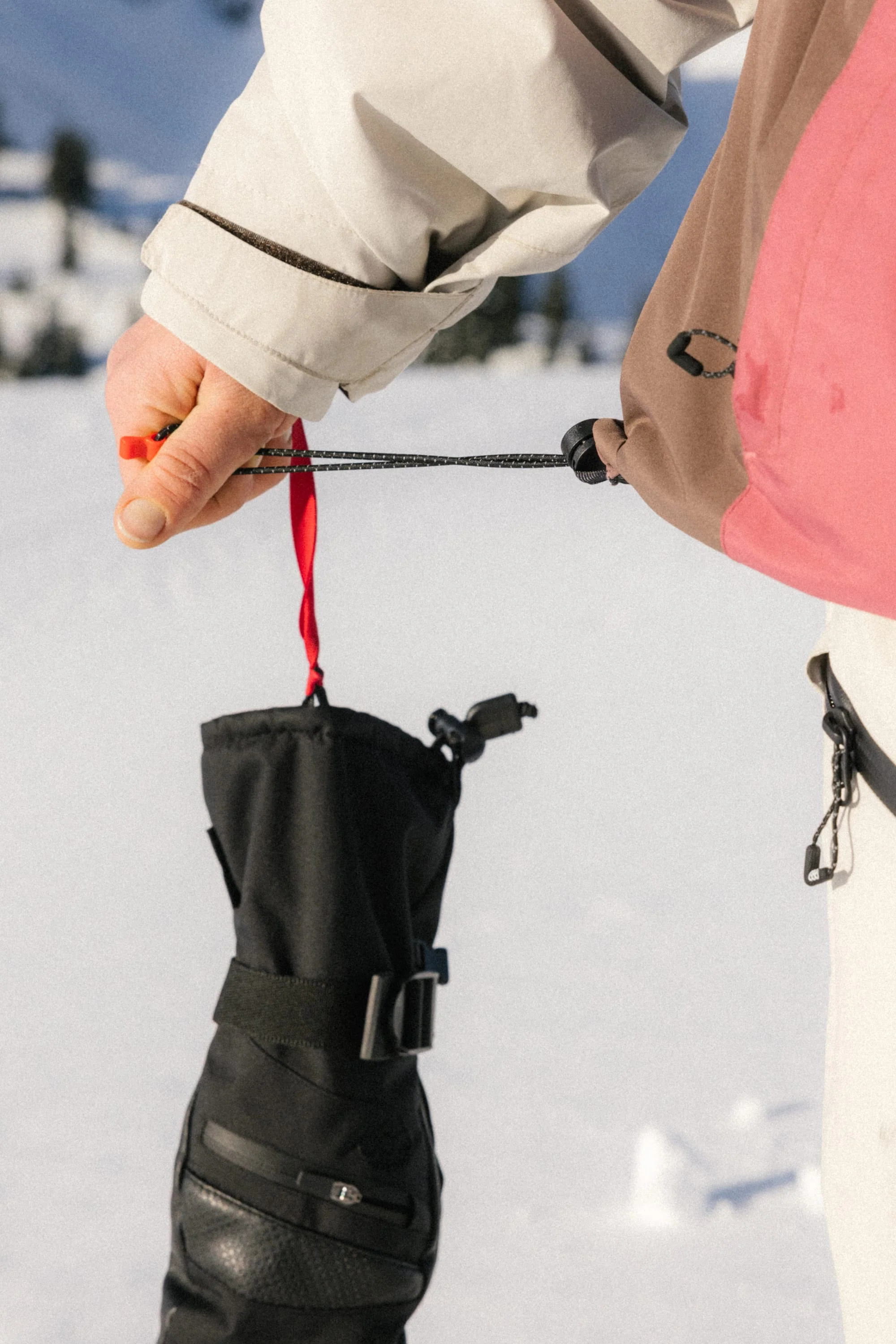 686 Women's GORE-TEX Willow™ Insulated Jacket - Image 18
