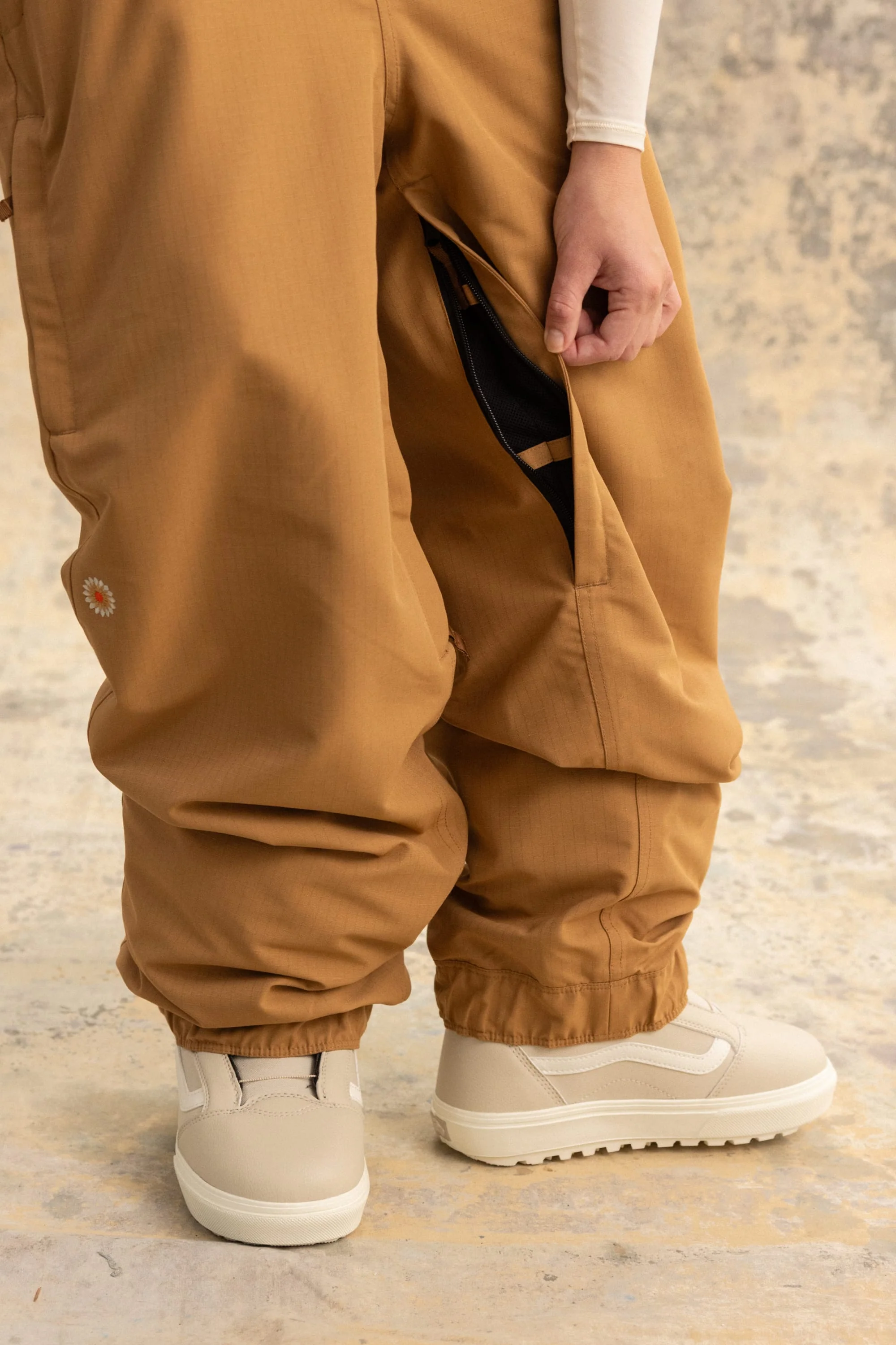 686 Women's Outline™ Shell Pant - Image 12